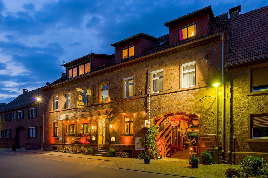 Gasthaus&Hotel Drei Lilien Werbach Exterior foto